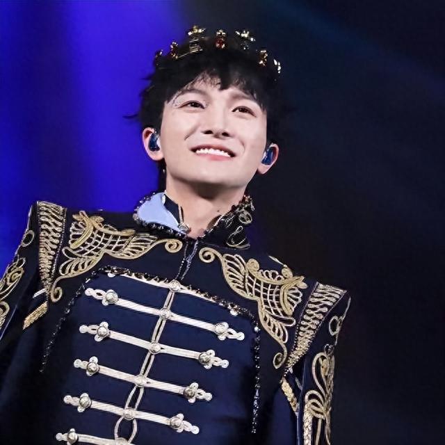 看了当红艺人“判若两人”旧照，才明白资本造星的力度，有多强！