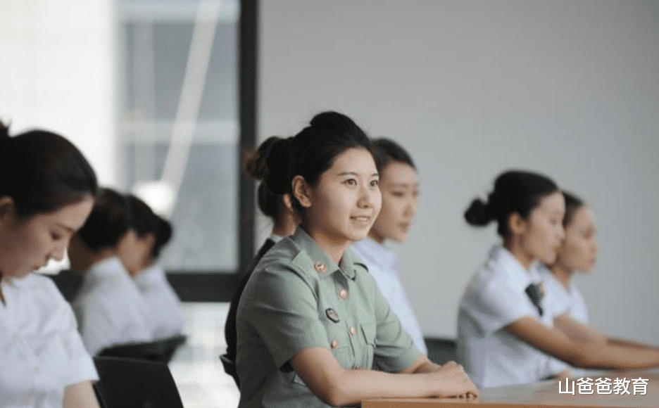 古力娜扎|上岸就为了休产假,孕妇报考部队文职被刷,是将工作当月子所了?