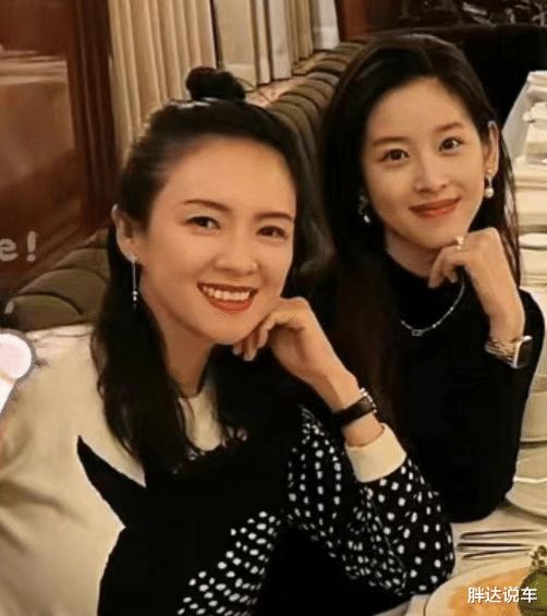 章泽天|章泽天香港独自看展!穿着普通不如路人,被指脸垮憔悴无阔太范