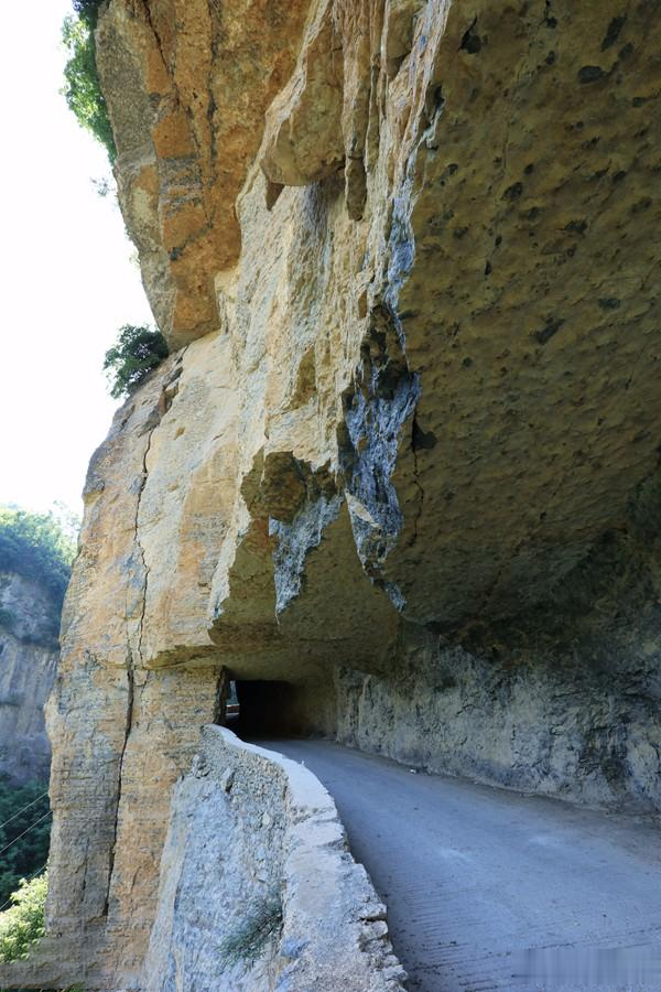 挂壁公路|除了南太行，还有哪些不为人知的挂壁公路？一起来看看你走过几条