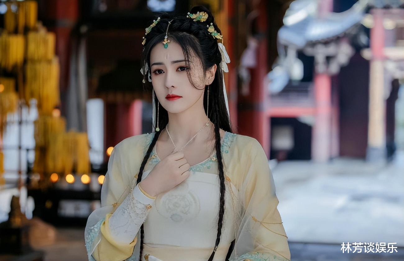 |奔着白鹿看《长月烬明》,被“关系户”黄馨瑶吸引,这脸认真的?