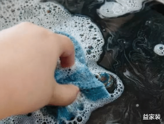 |刚炒完菜的锅,为啥不能立马用水冲?多亏内行人提醒:涨知识了