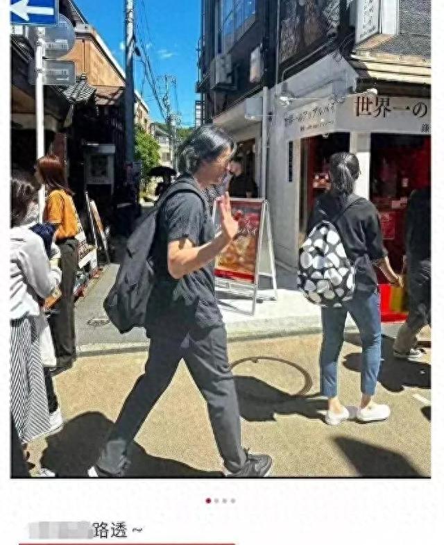 郑伊健夫妇现日本街头,他穿一身黑老态尽显,蒙嘉慧扎马尾超清纯