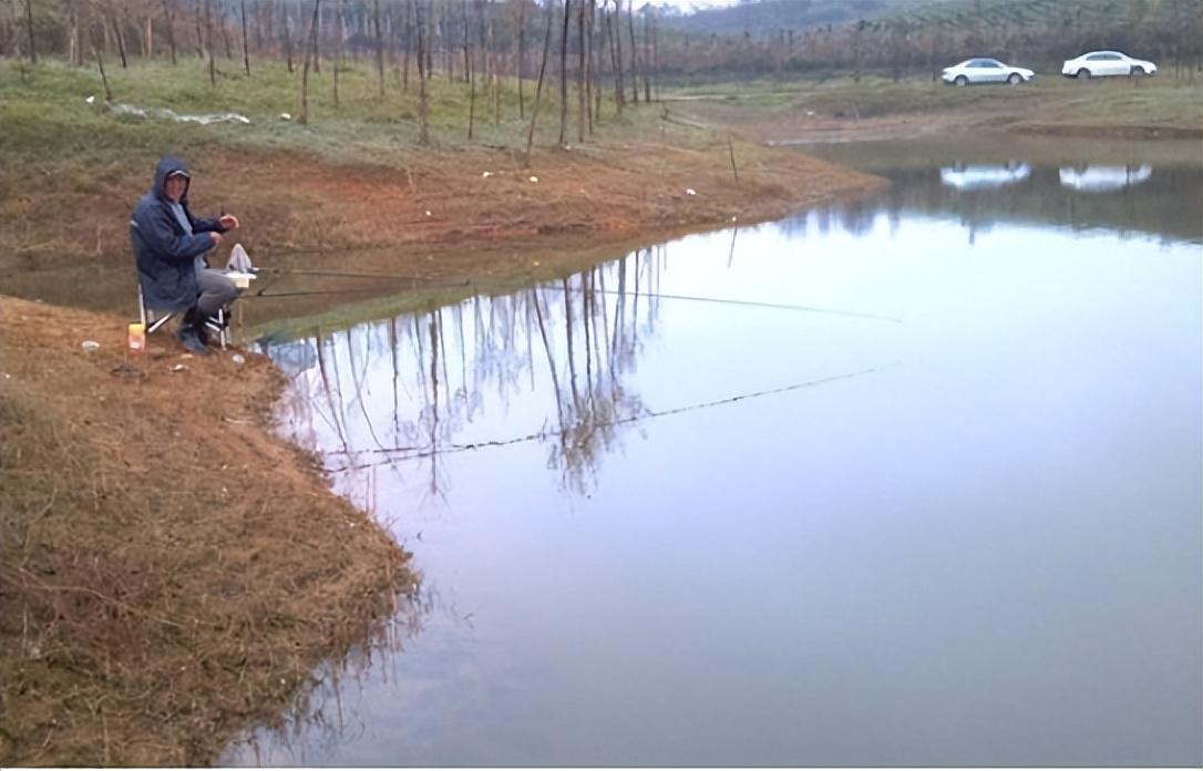 冬季钓鱼，千万别再选桦尖做钓位，相反选择湾子却是明智之举