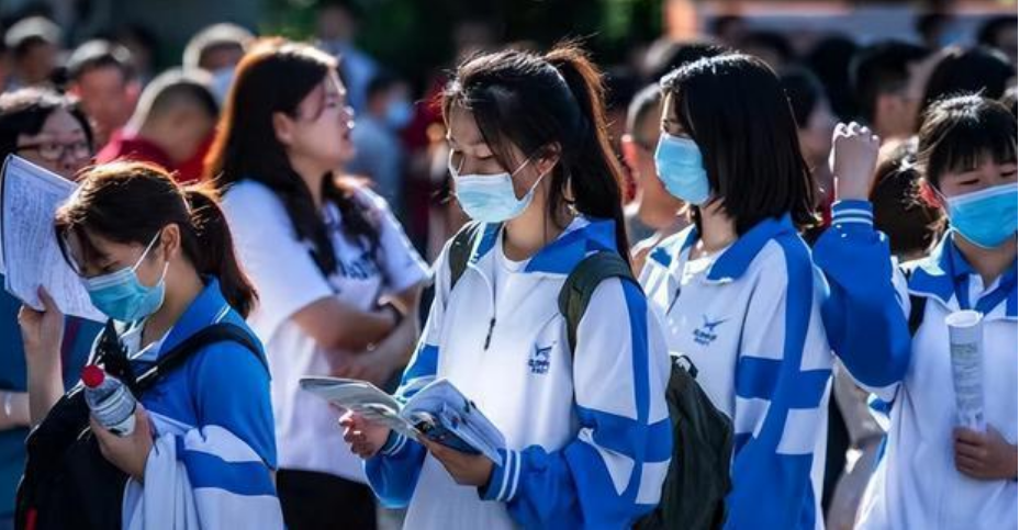 中考|别再抱怨中考分流50%了，分出去一半每年还有1000多万大学生待业