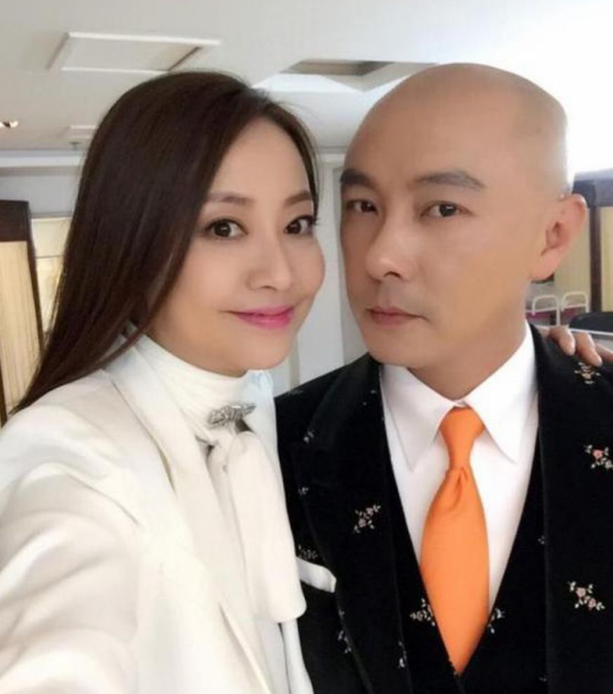 6位来内地娶妻的中老年港星:娶富婆、买豪宅,他比妻子大40岁