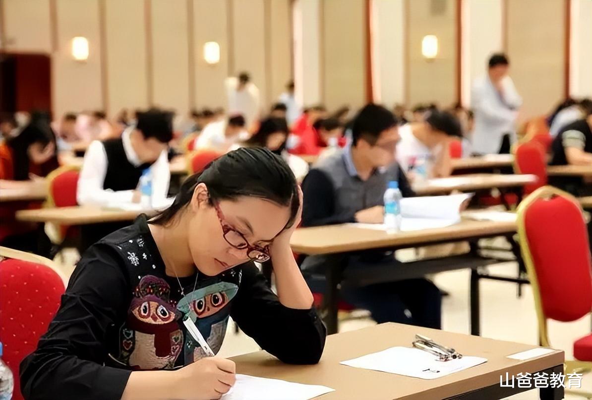 大学生|部分省考年龄放宽至40岁,能否打破35岁危机?应届大学生喜忧参半