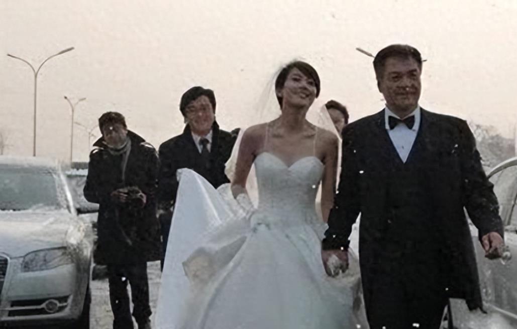 惨遭许睛抛弃，在葛优家躺了3年沙发，如今他却成“人生赢家”！