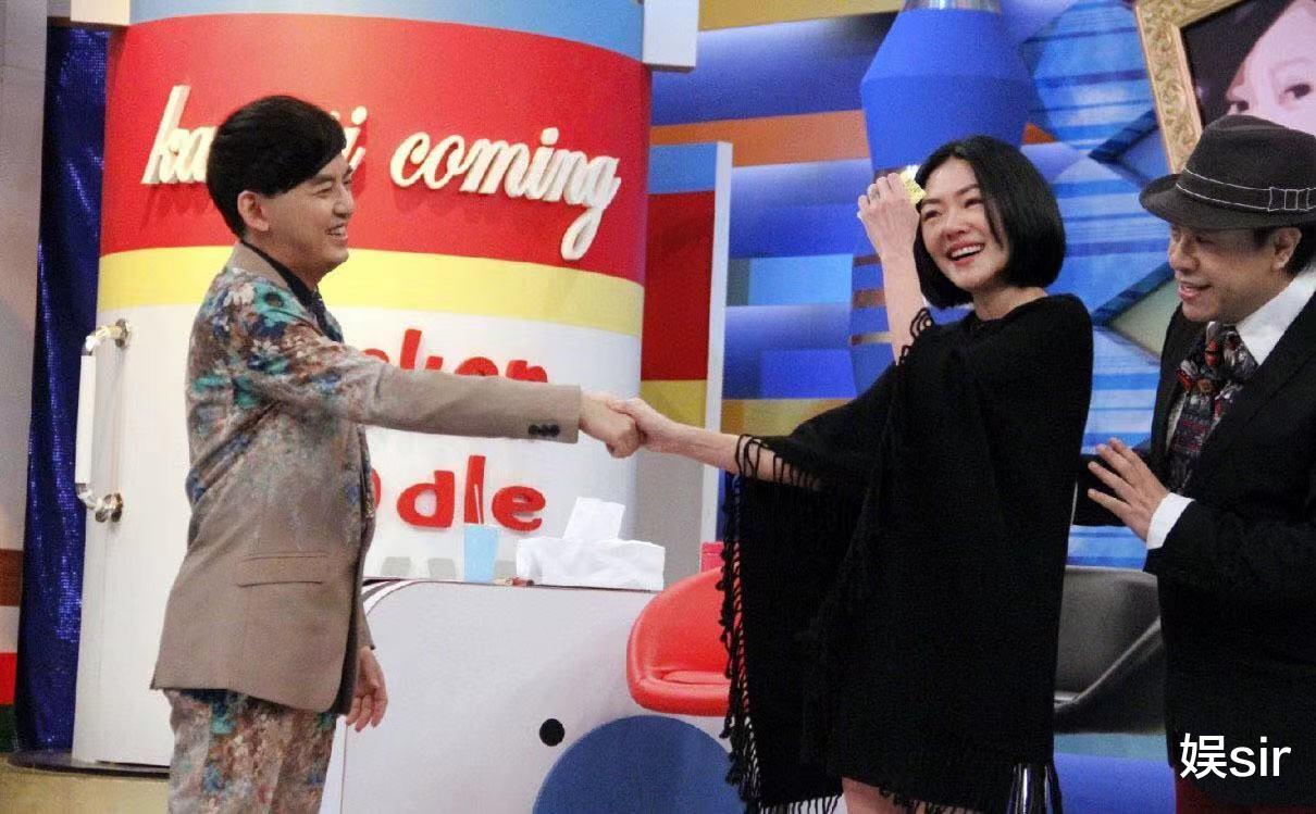 看完黄子佼和小S的爱恨情仇,终于明白黄子佼为何要爆料昔日女友了