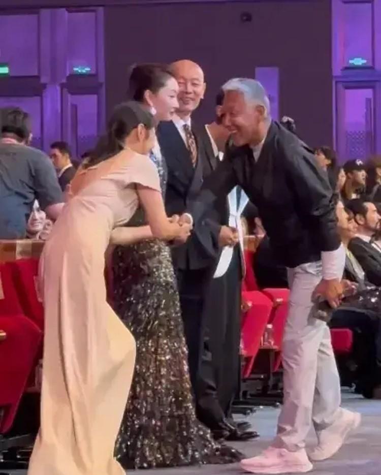 金鸡奖后台上,江湖地位、人情冷暖,在陈道明身上体现得淋漓尽致