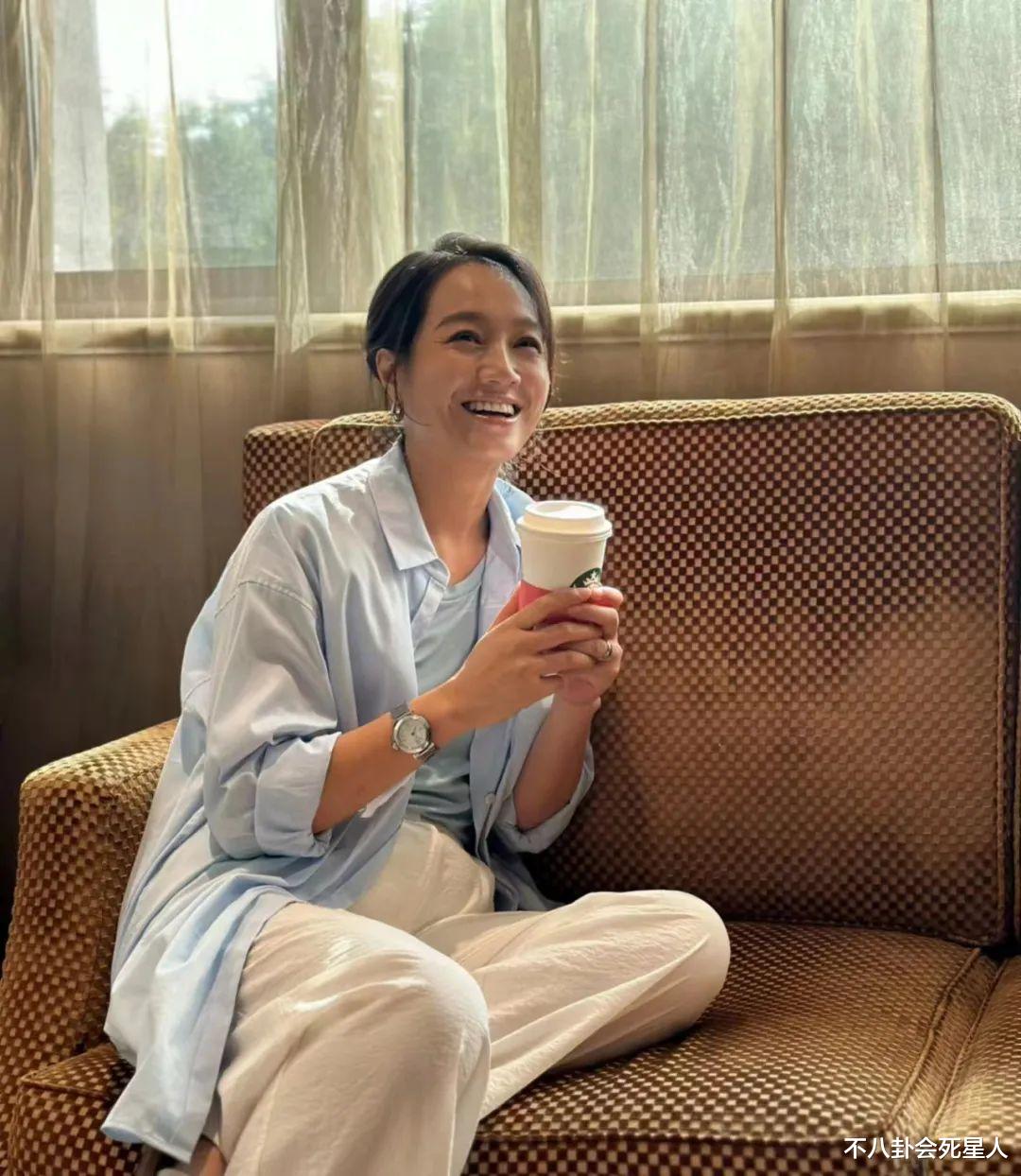 同样是42岁，当朱丹和金莎同框，我才知道自然脸和医美脸的区别