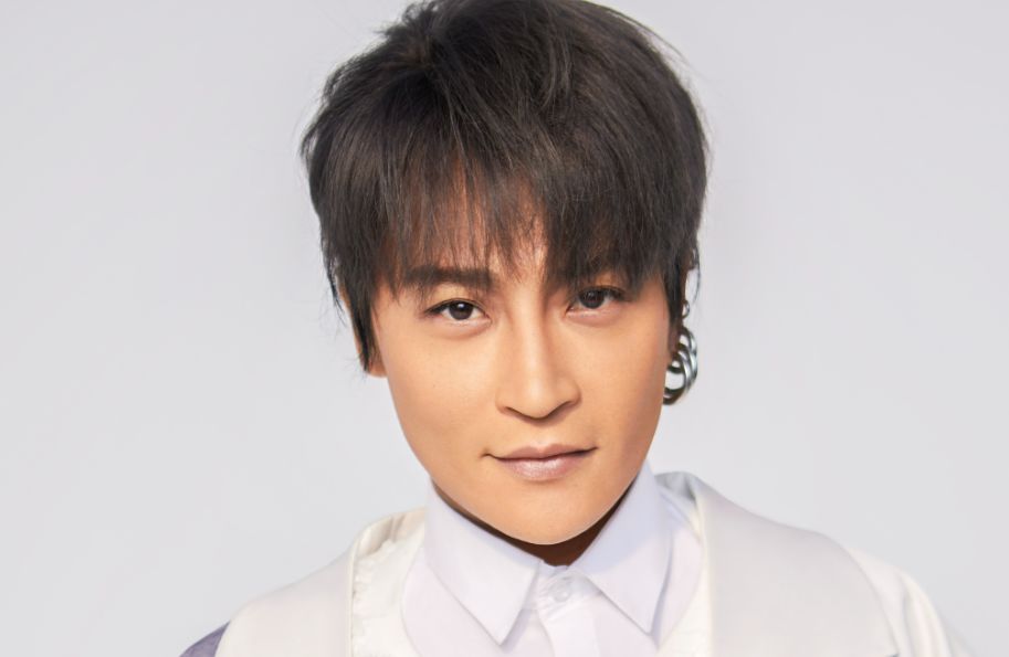 陈志朋偷漏税上千万！被扒在后辈面前耍大牌，大呼小叫命令其斟茶