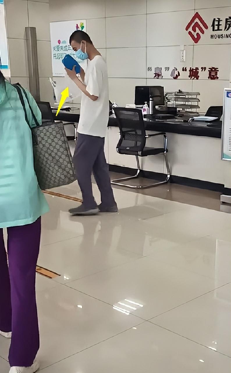 北大“韦神”疑似买房结婚,一身行头不超100元,拮据生活曝光!