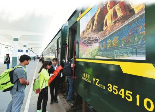 火车|安徽通往新疆的“慢火车”，15天旅程参观全国25处景区，风景很美