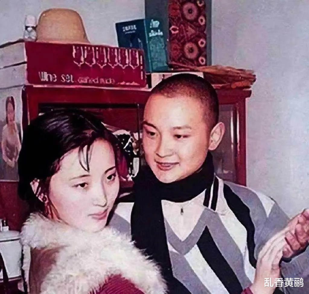 陈晓旭和欧阳奋强的22张合影，当年的“宝黛”有多漂亮，多般配