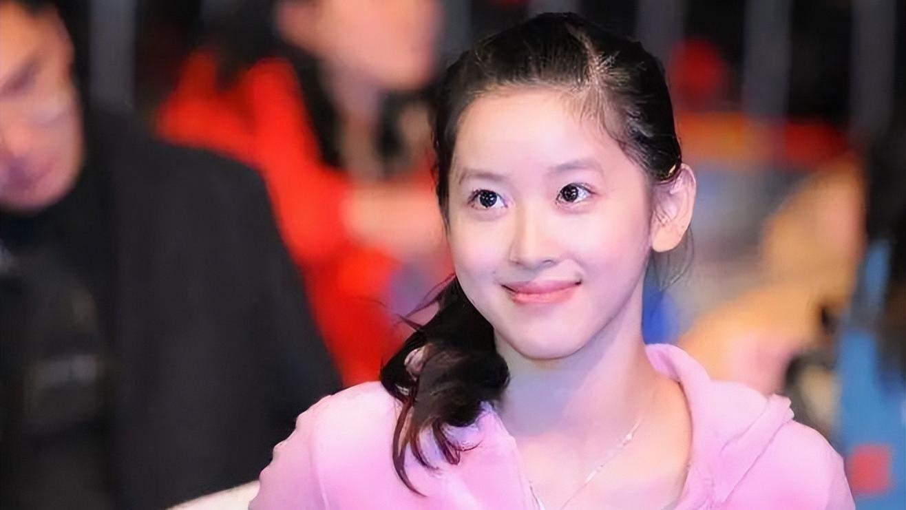 章泽天与女儿豪华地中海度假，百万家教随行照顾！6岁女儿像公主