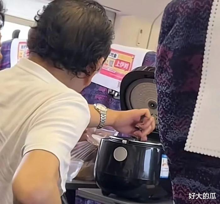 |中国大妈又要火了!高铁上焖一锅米饭,直接干掉“贵族盒饭”!