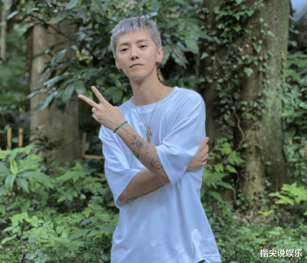 鹿晗关晓彤日本过七夕，染白毛眼肿被疑不是本人，7年频繁旅居日本