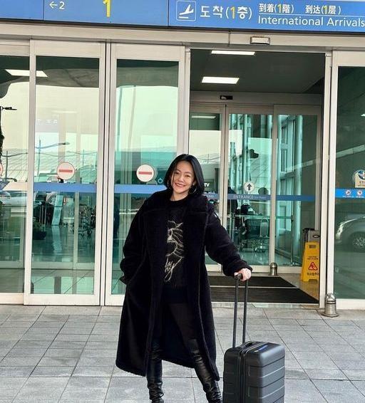 小S|小S晒照去韩国，自称好久没来很开心，吃韩牛酱蟹表情好夸张