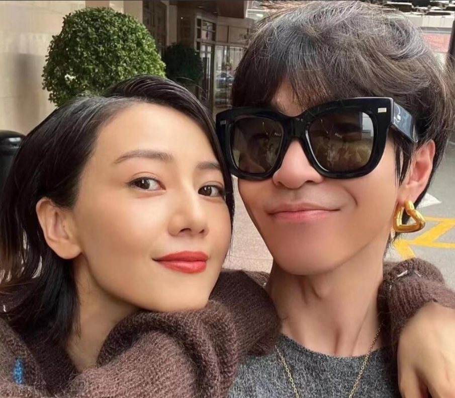 被5位女星惊艳到:白发不染,不整科技脸,用松弛感诠释优雅老去