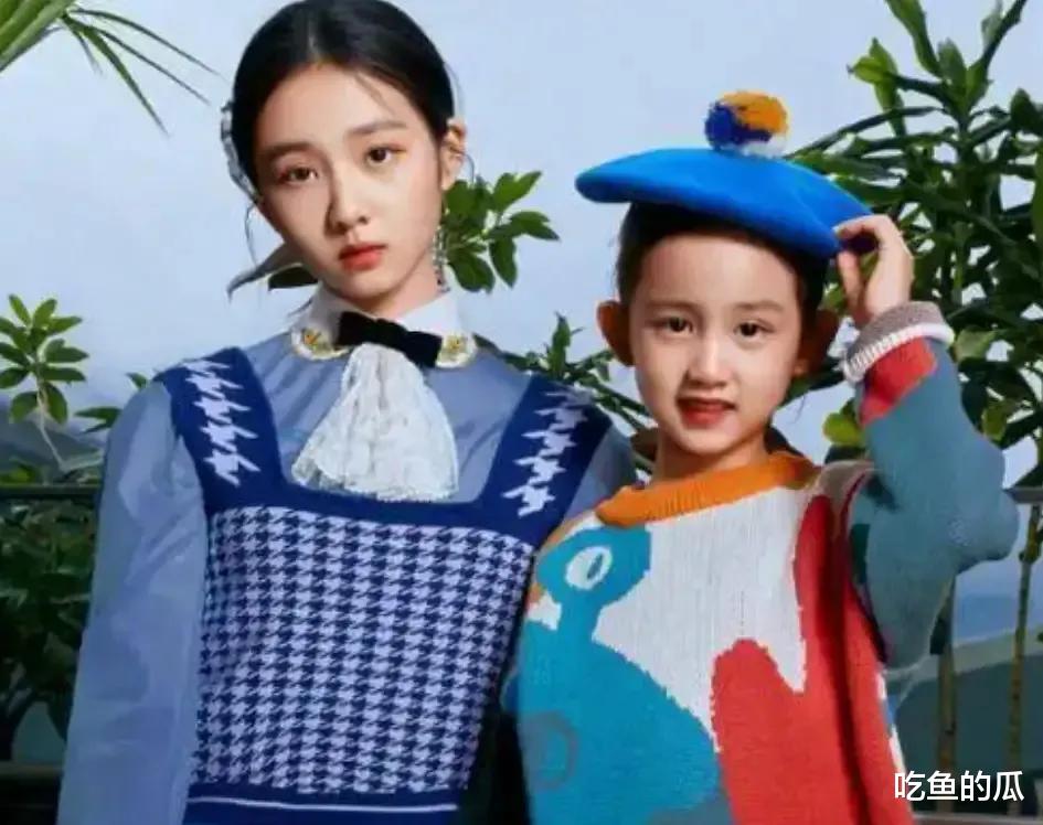 大S|大S或没有孙莉严格,黄少艾弹钢琴腰背挺,汪希玥走路却弯腰驼背