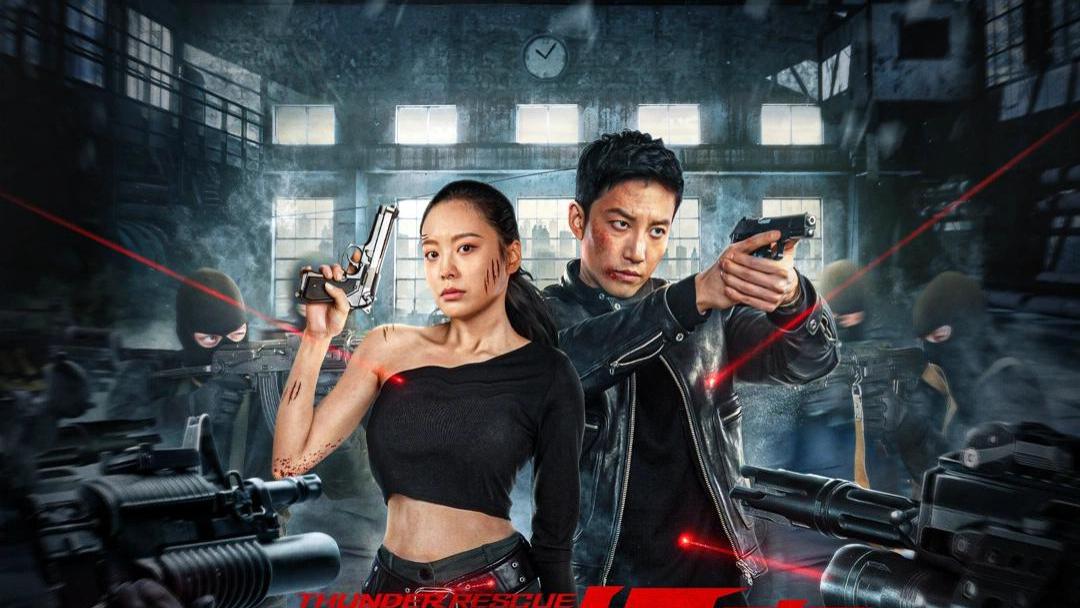 影版《雷霆扫毒》上映，女演员露腰露大腿，缉毒片正在抗日神剧化