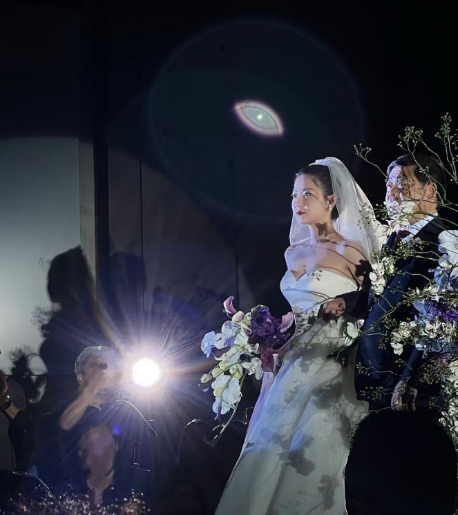 丁沫妍李欣大婚,王思聪再次担任伴郎,穿西服被夸赞帅气