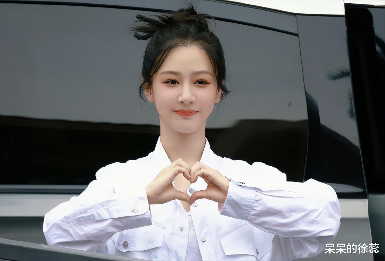 任敏|《星期六》出圈理由:杨紫的发际线,邓为的纹身,张晚意的脸