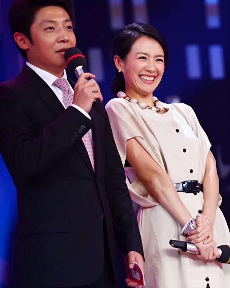 “当众失态”撒贝宁:央视唯一一次失控,节目现场与女警官争吵