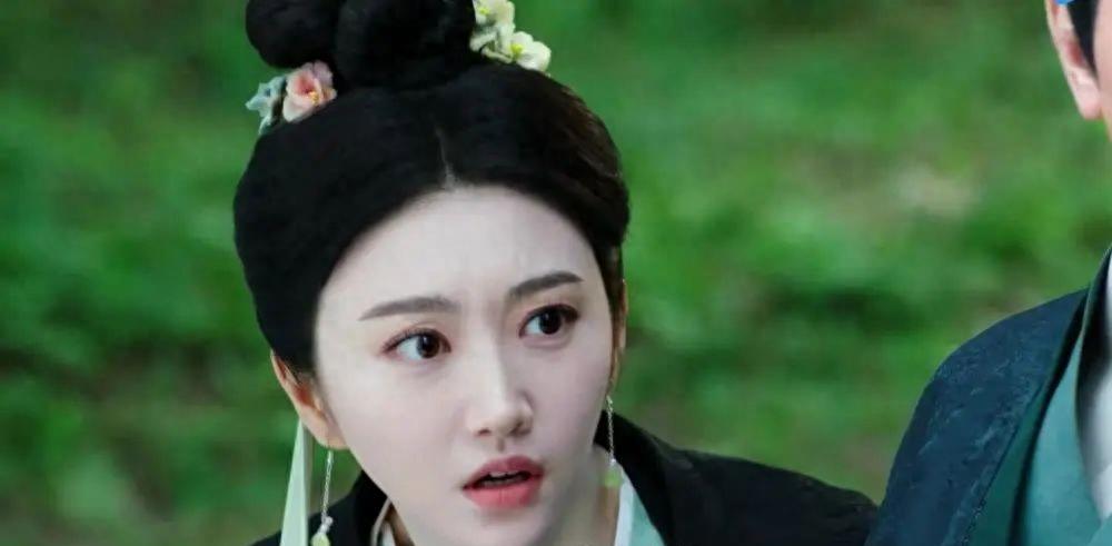 《灼灼风流》空降开播!忍了35岁景甜演少女,真忍不了45岁冯绍峰