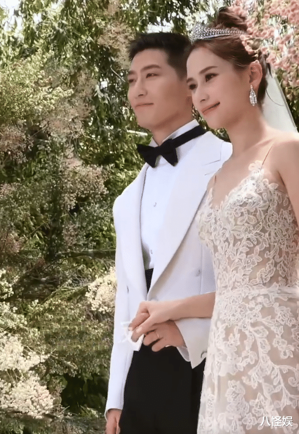 陈婉珍|窦骁礼服藏甜糖,绣超莲名字与爱心,还将大婚日期印鞋底浪漫爆表