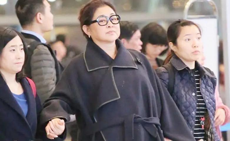 年轻时倾国倾城,老了却成“土肥圆”,这9位发福的女星让人惋惜