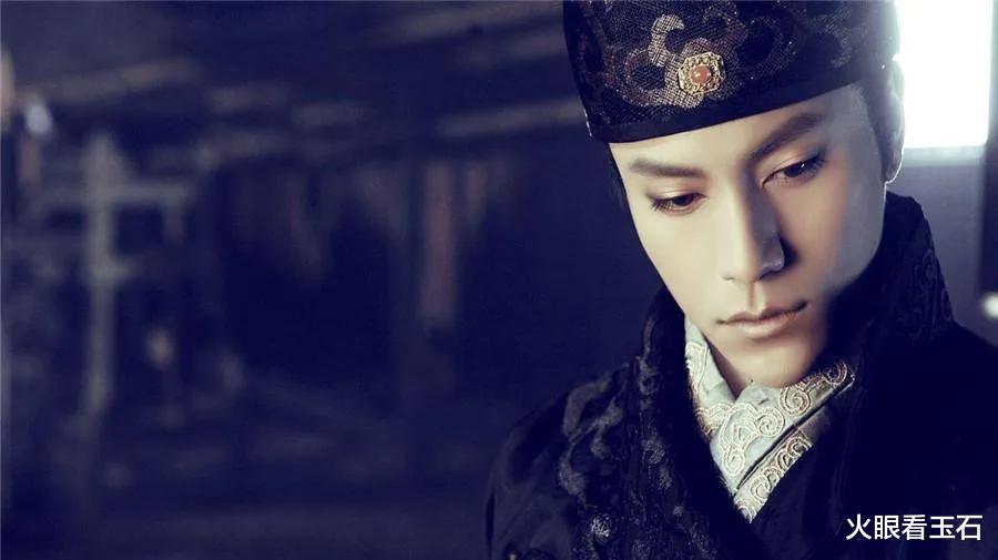 翡翠|陈坤不仅是优秀的演员，还是一位文玩大咖，佩戴的翡翠很有涵养