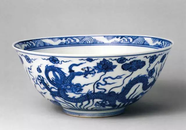 瓷器鉴定：明代瓷器龙纹特征断代