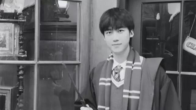 关晓彤|刘峰丧礼现场照公开，众多同学前去送别，关晓彤悲痛感叹生命脆弱