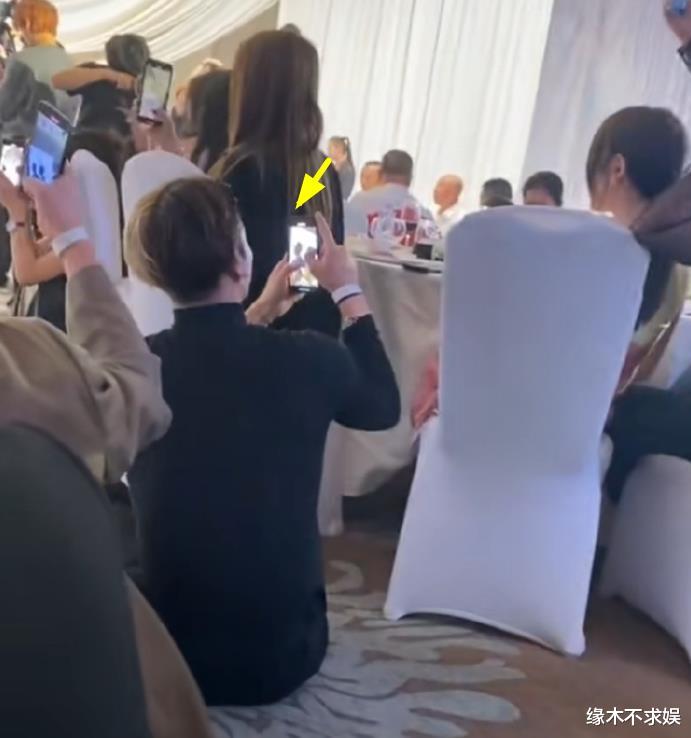 王嘉尔参加朋友婚礼,行为举止被吐槽,温州酒席菜色引争议!