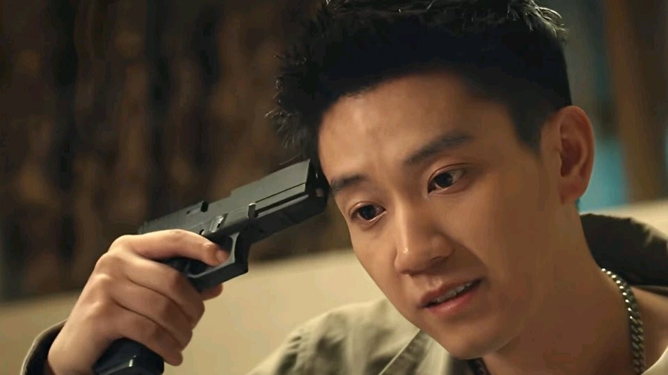 本以为是烂剧，结果首播就榜单第一，田雨又把刑侦剧拍成了爆款！