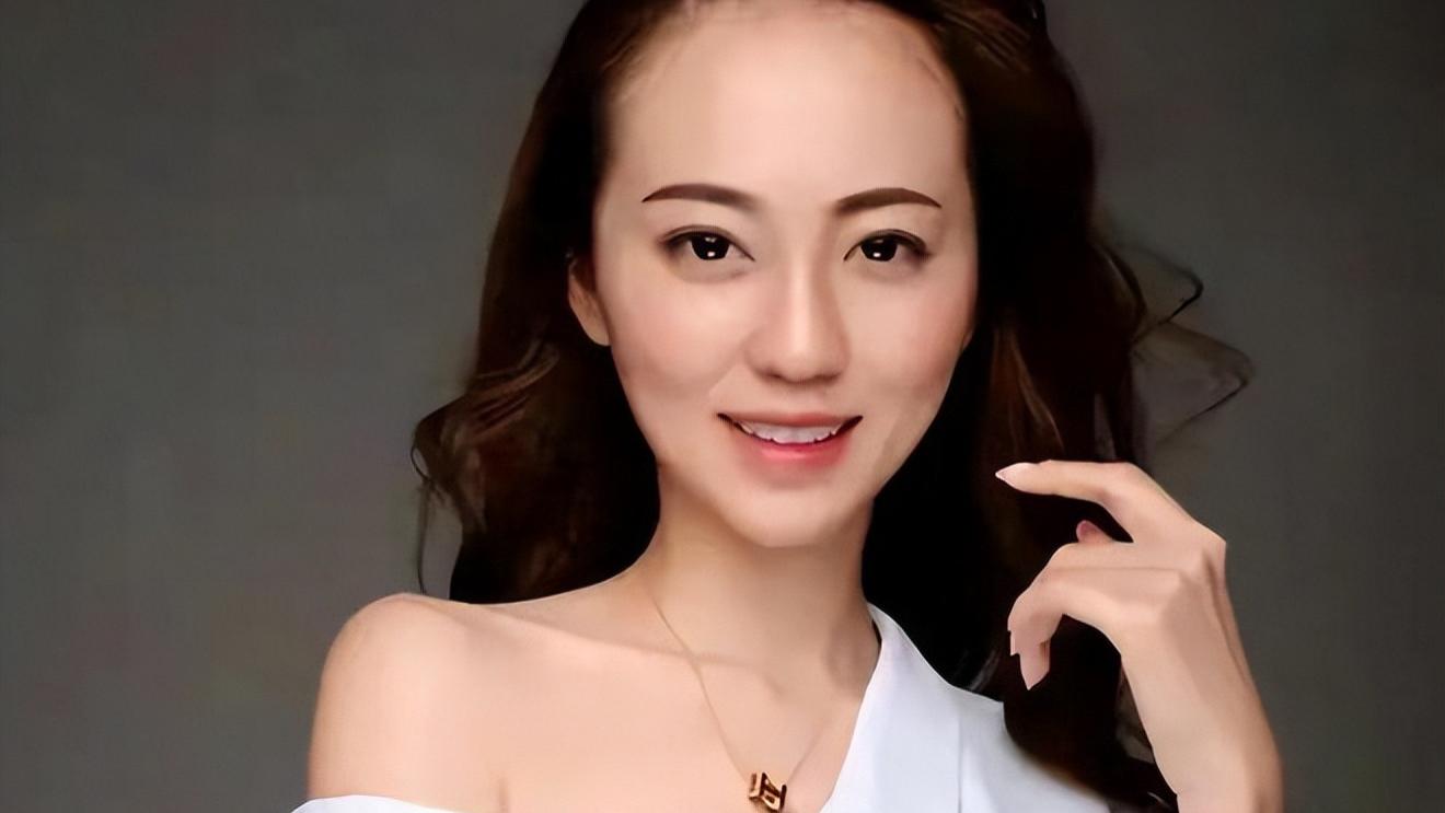 恒大歌舞团内幕大揭秘！团长白珊珊的故事比你想象的更精彩