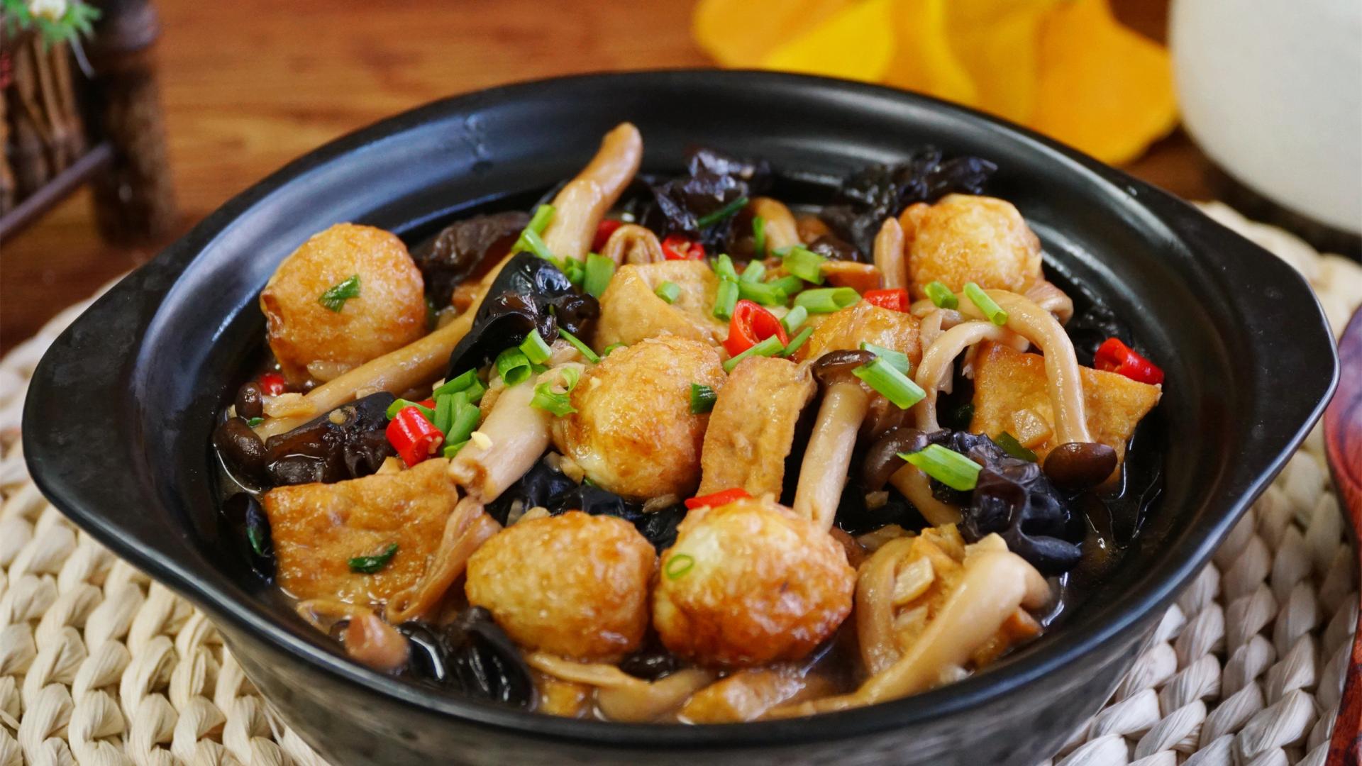 鹌鹑蛋|天冷吃炖菜，豆腐和鹌鹑蛋才是绝配，炖一锅简单省事，暖和又好吃