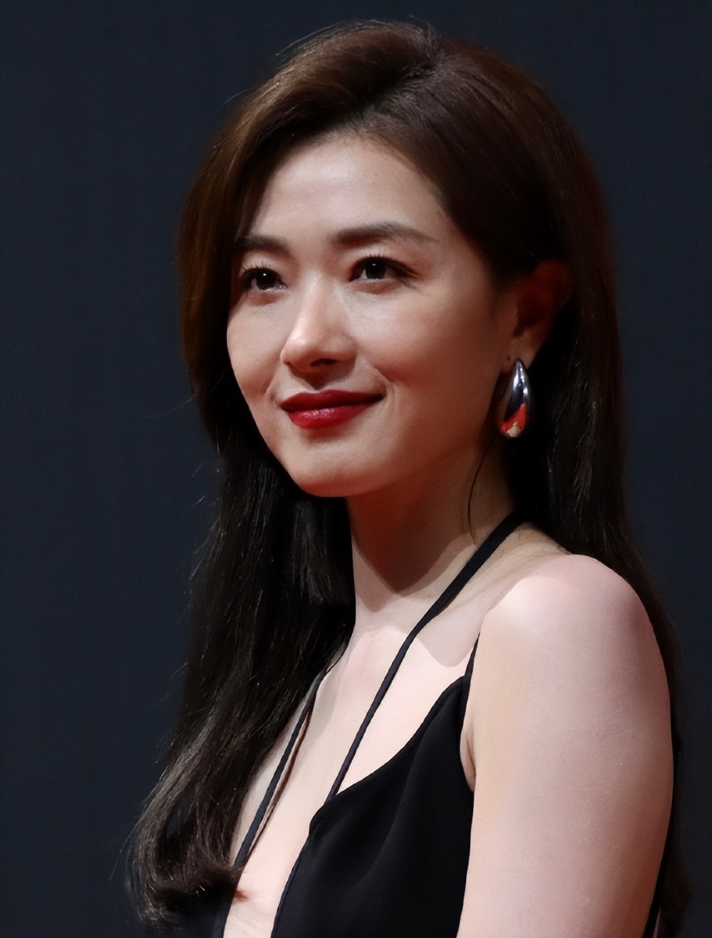 当37岁杨幂和36岁刘诗诗站在一起,我才明白什么叫气质和骨相