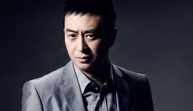 心痛！张嘉译病情恶化，身价过亿为何放弃治疗？妻子含泪说出原因！