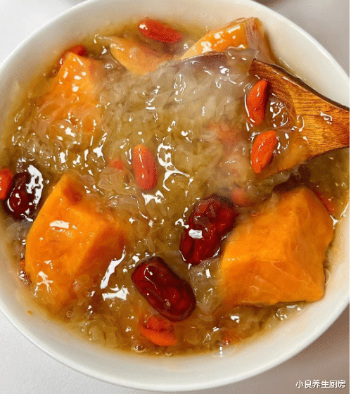 银耳|天冷了,女性要多吃“它”,简单煮一锅,补血养颜,气色越来越好