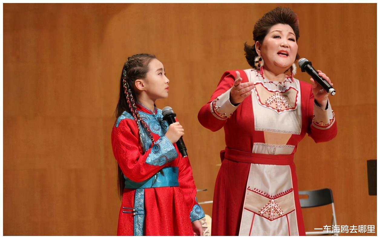 女孩|红极一时的吉祥三宝现状，爸爸不幸离世，小女孩身材火辣已当妈