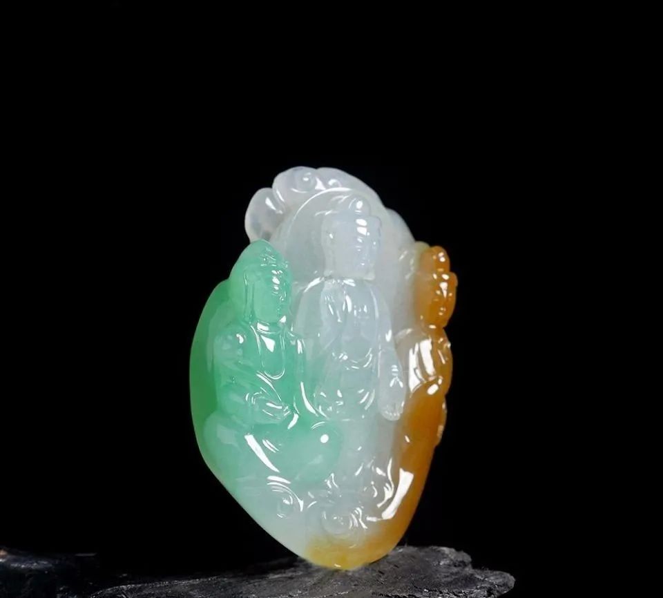 雕刻|好料难得的三彩翡翠，雕刻成西方三圣！