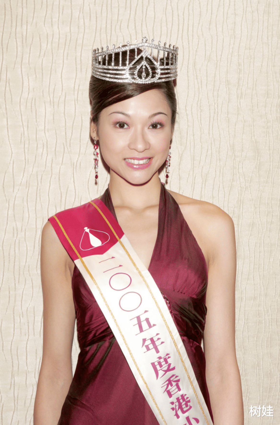 42岁港姐被赠言三年内嫁入豪门，自称姻缘不完美，曾几度豪门梦碎