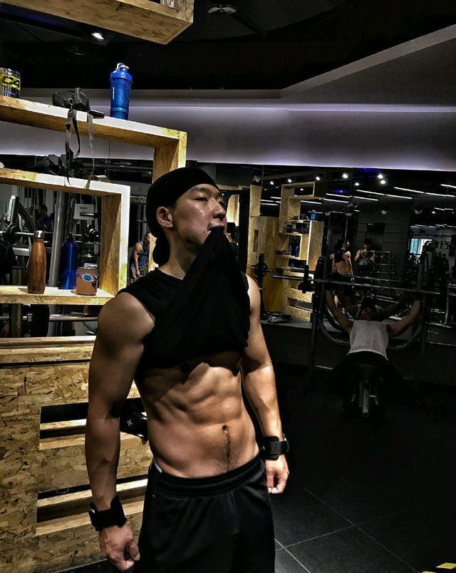 吴晓亮在《扫黑风波》到《潜行者》中皆有出演, 你关注到他的精彩表现了吗