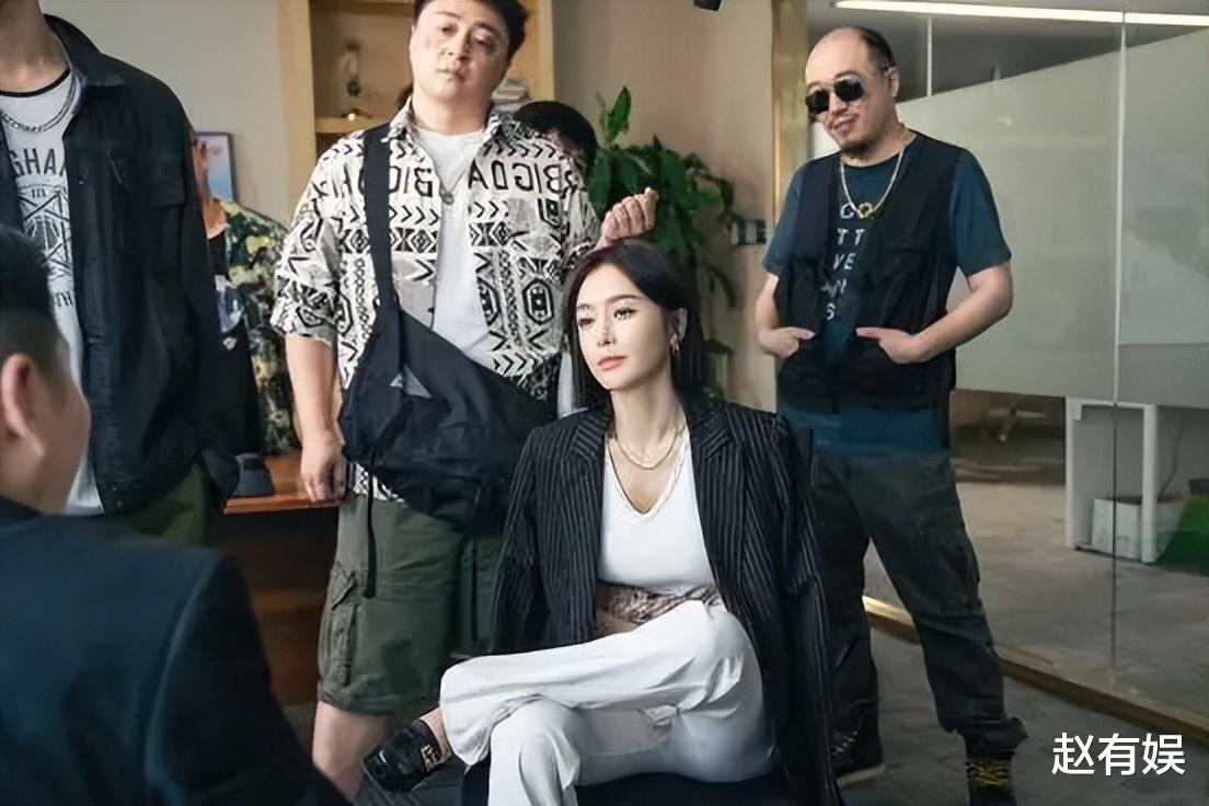 秦岚,收手吧!没完没了的“秀身材”,再性感观众也会看腻