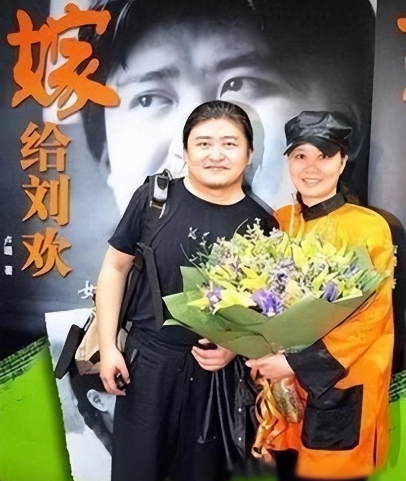 著名歌手刘欢近况:常年酗酒,佝偻着腰 ,年仅60满头白发!