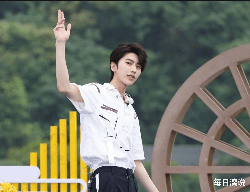 奔跑吧兄弟|蔡徐坤的声明虽晚但到，《奔跑吧》导演早在泰国，可惜王鹤棣太亏了