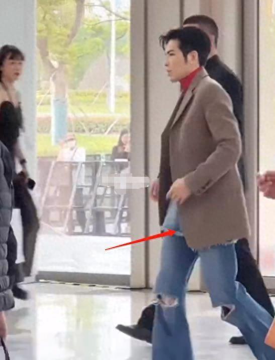 反转!萧敬腾走路飘然被疑吸毒,警方要求二次毒物检测,结果打脸了